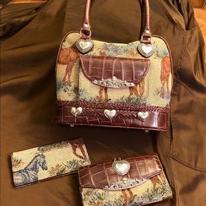 Vintage Brighton bag w/3-fold wallet & checkbook.